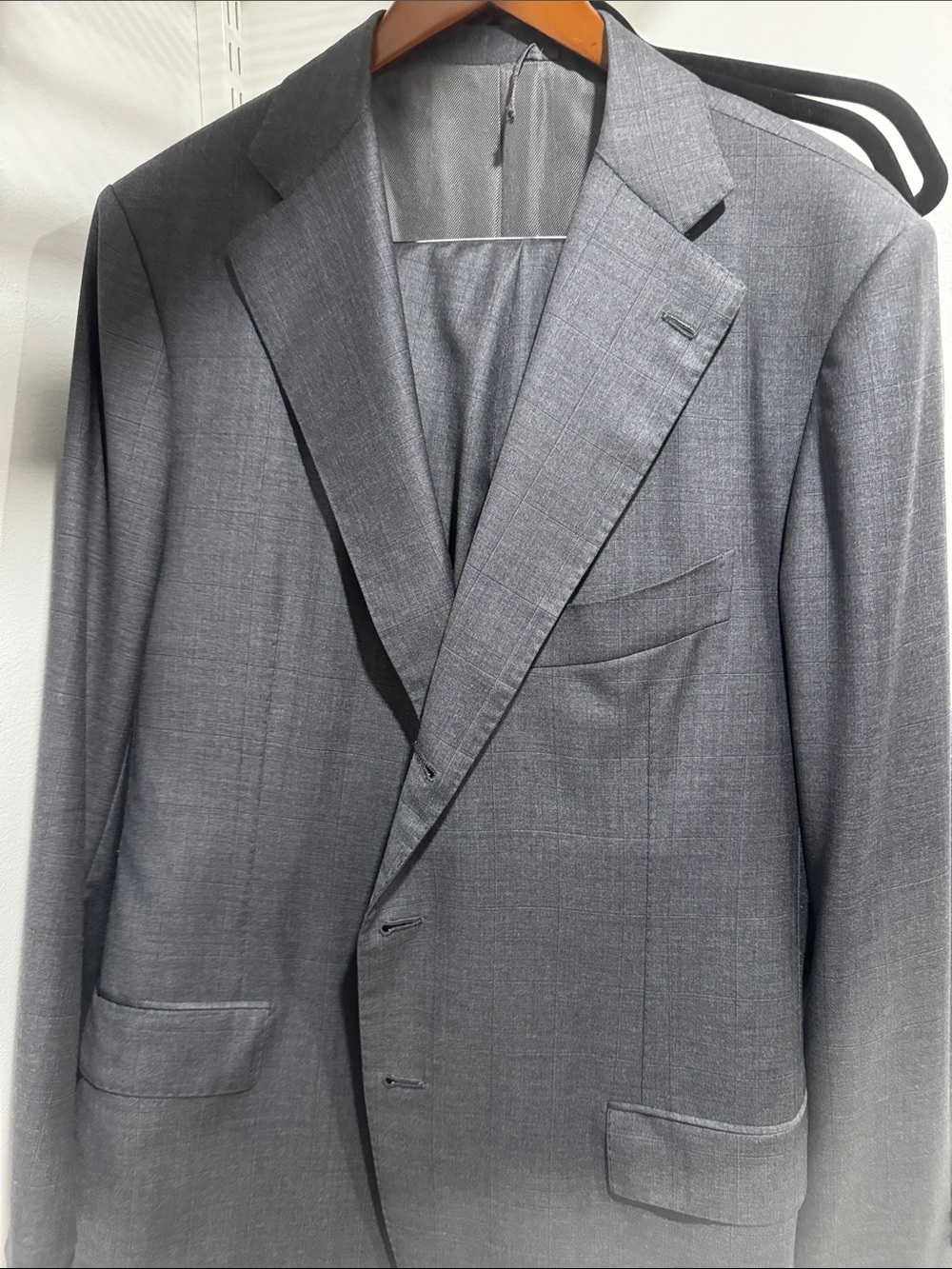 Men's Tailored Gray Notch-Lapel Two-Button Suit Jacket